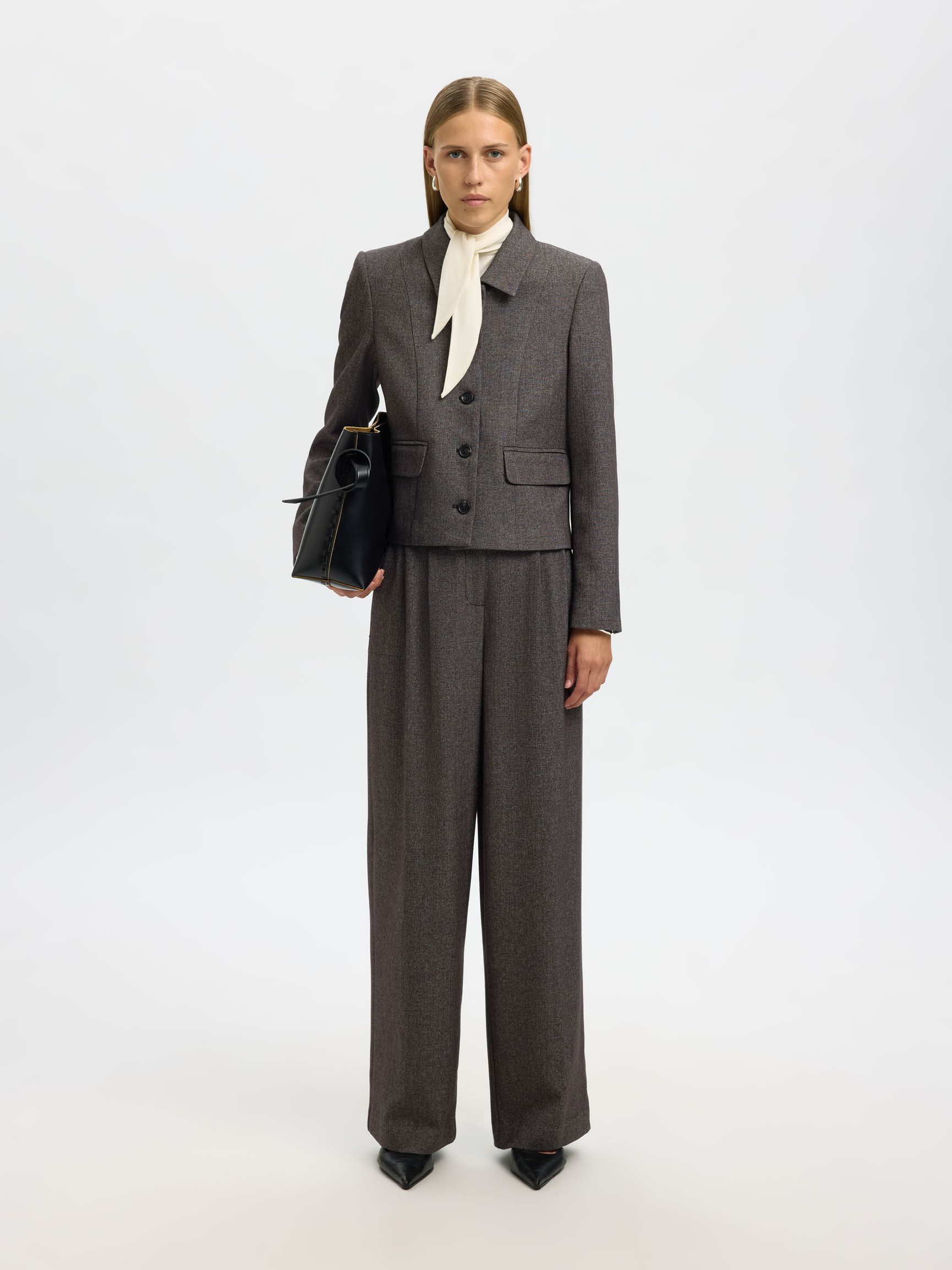 CROPPED BLAZER MED FIGURNÆR PASSFORM, Black, highres