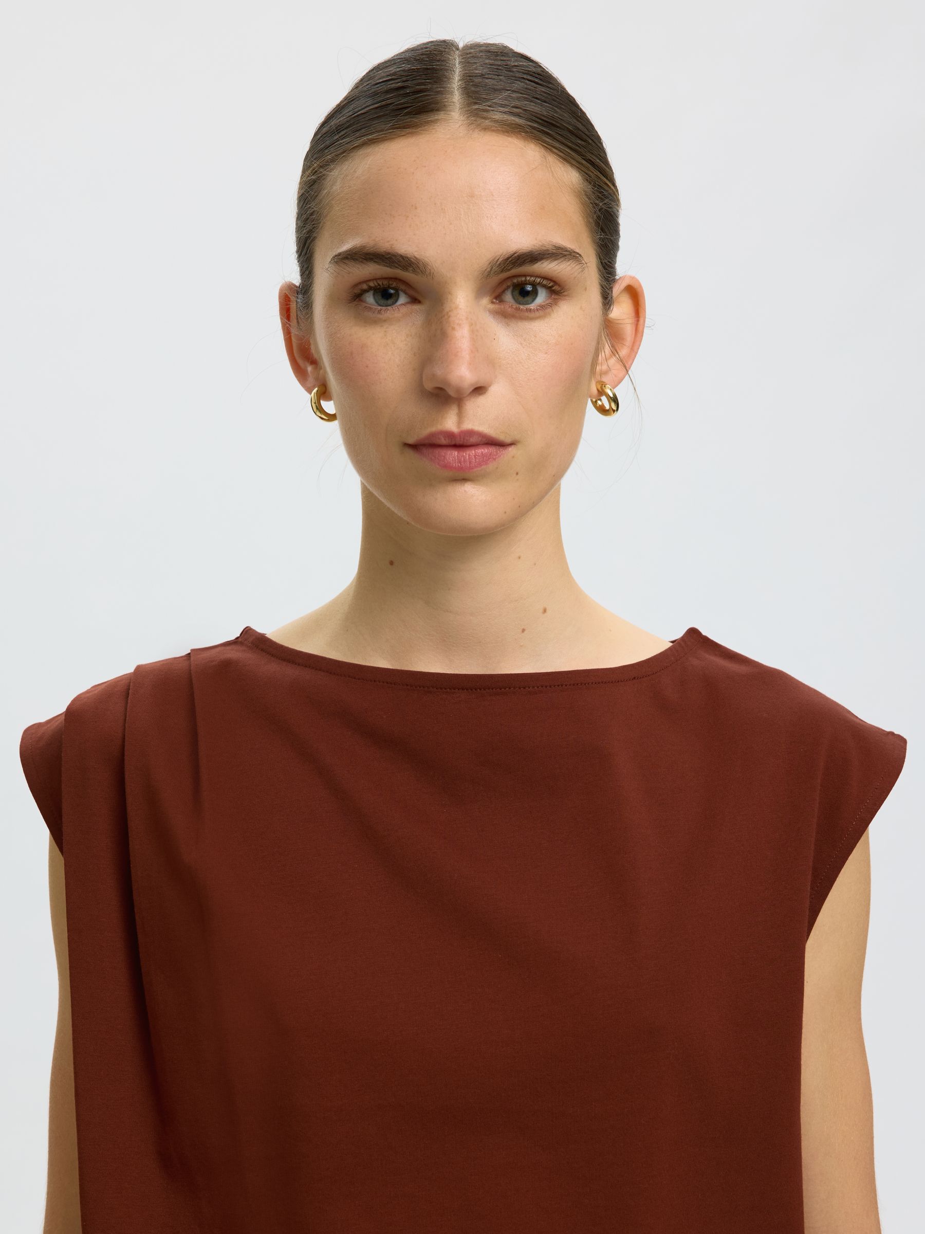 COTTON SLEEVELESS TOP, Cherry Mahogany, highres