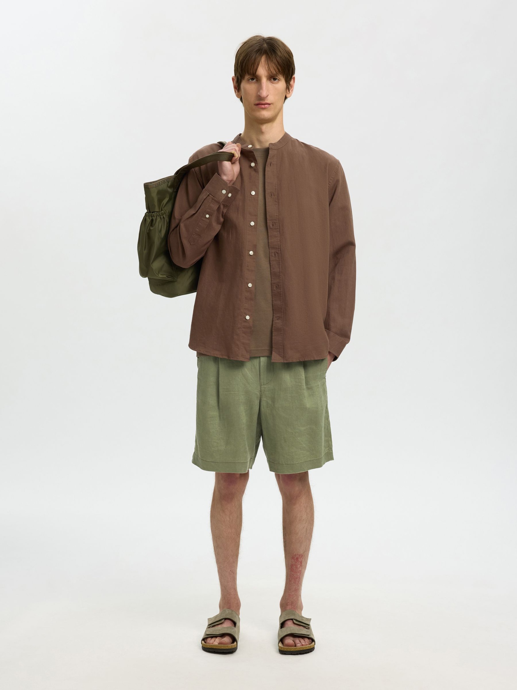 REGULAR FIT LINEN SHORTS, Deep Lichen Green, highres