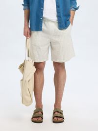 SEERSUCKER SHORTS, Egret, highres