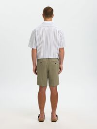REGULAR FIT LINEN-BLEND SHORTS, Vetiver, highres