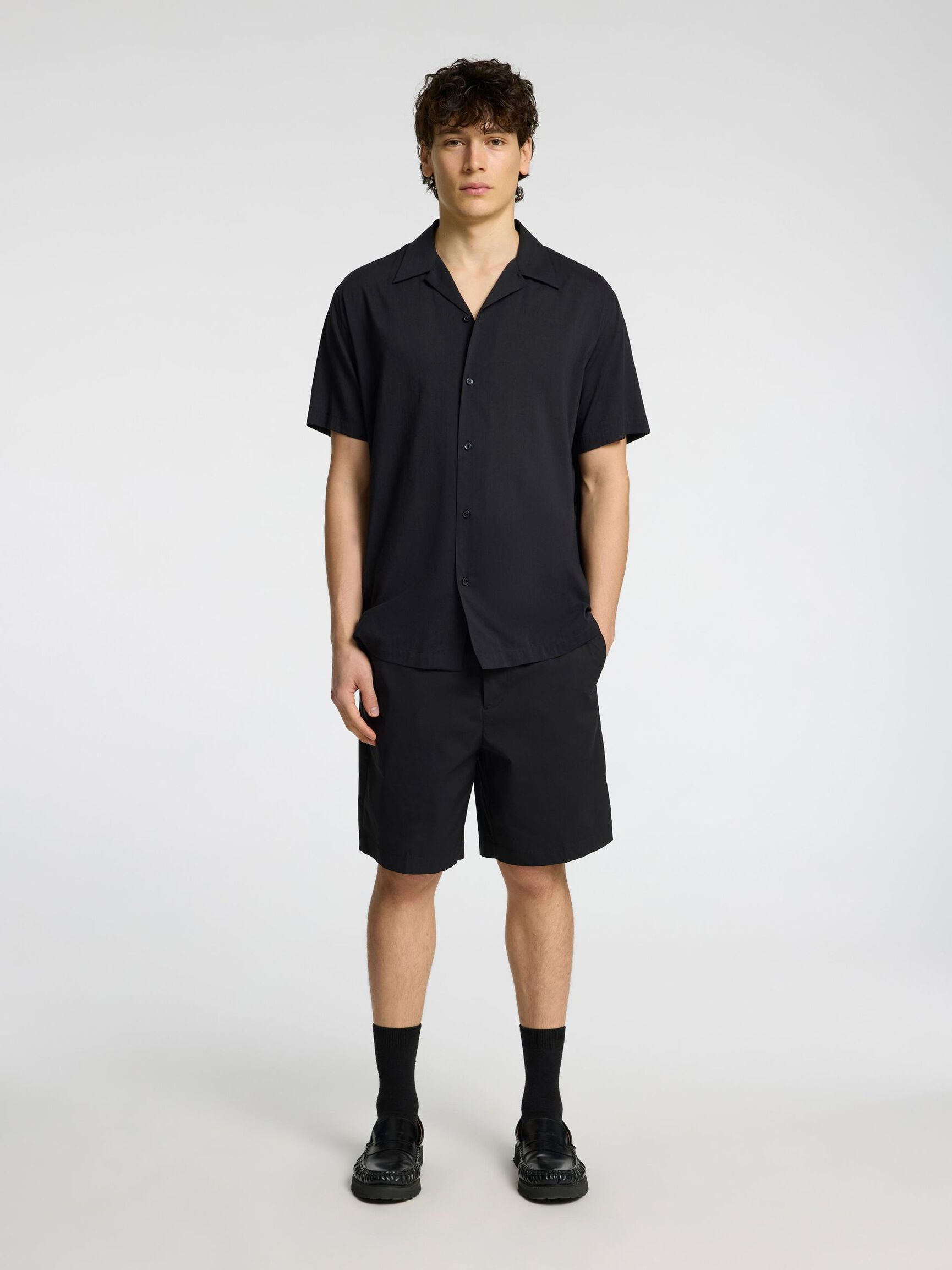 NORMAL PASSFORM CHINOSHORTS, Black, highres