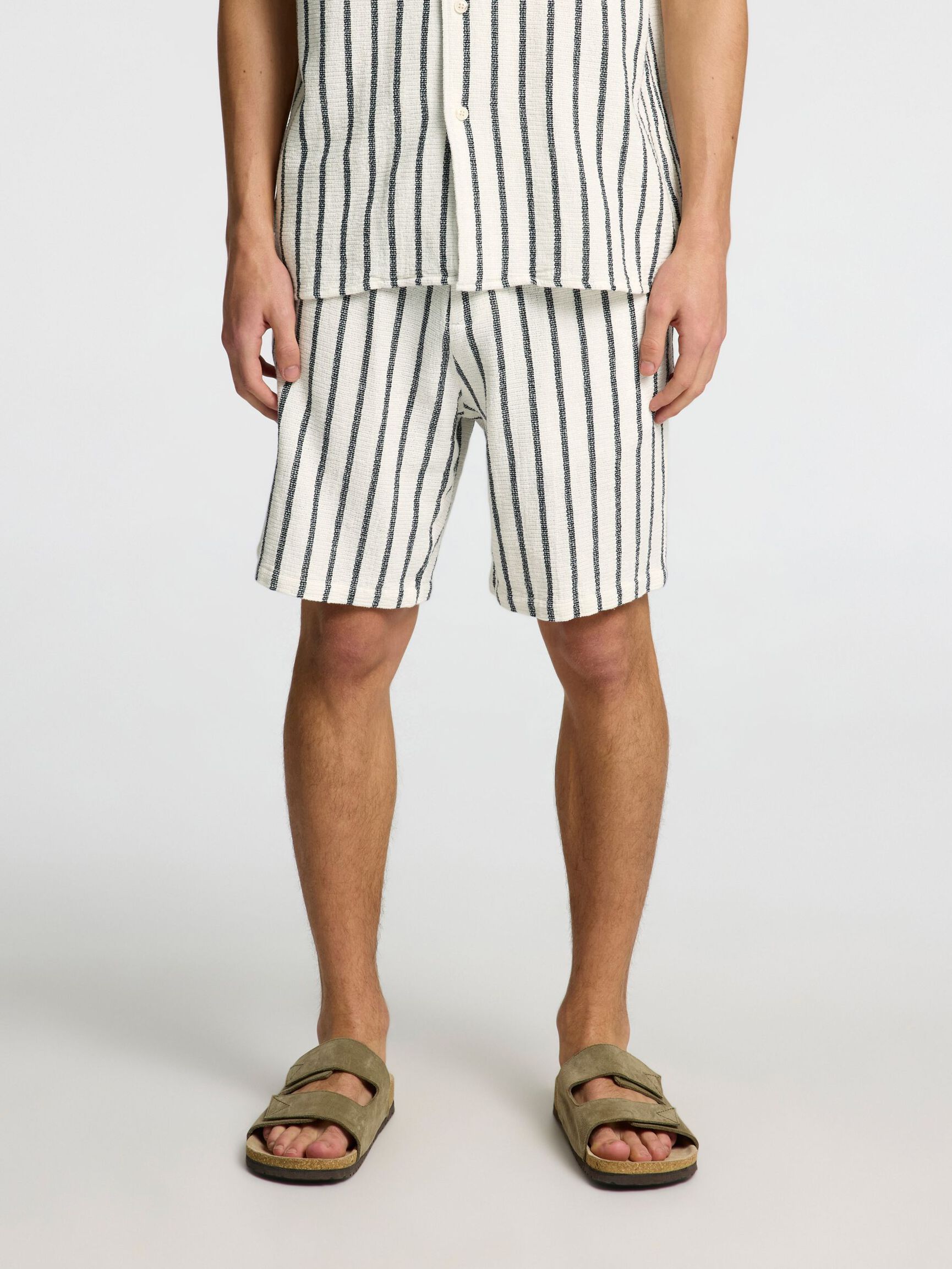 PRENDA DE ALGODÓN A RAYAS SHORTS, Egret, highres