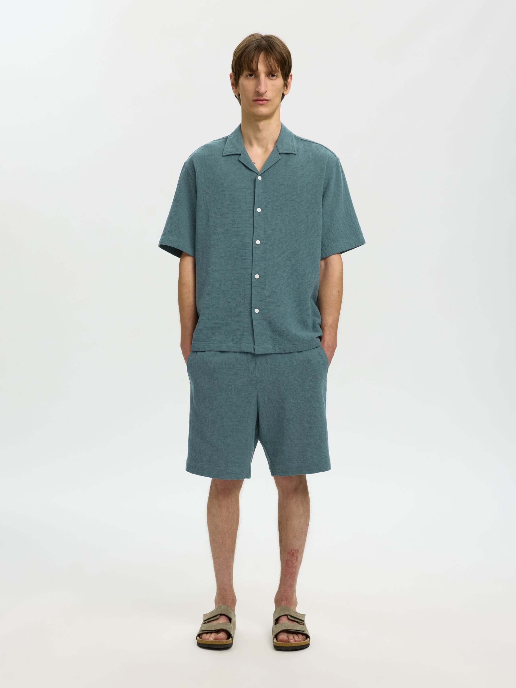 REGULAR FIT SHORTS, Balsam Green, highres