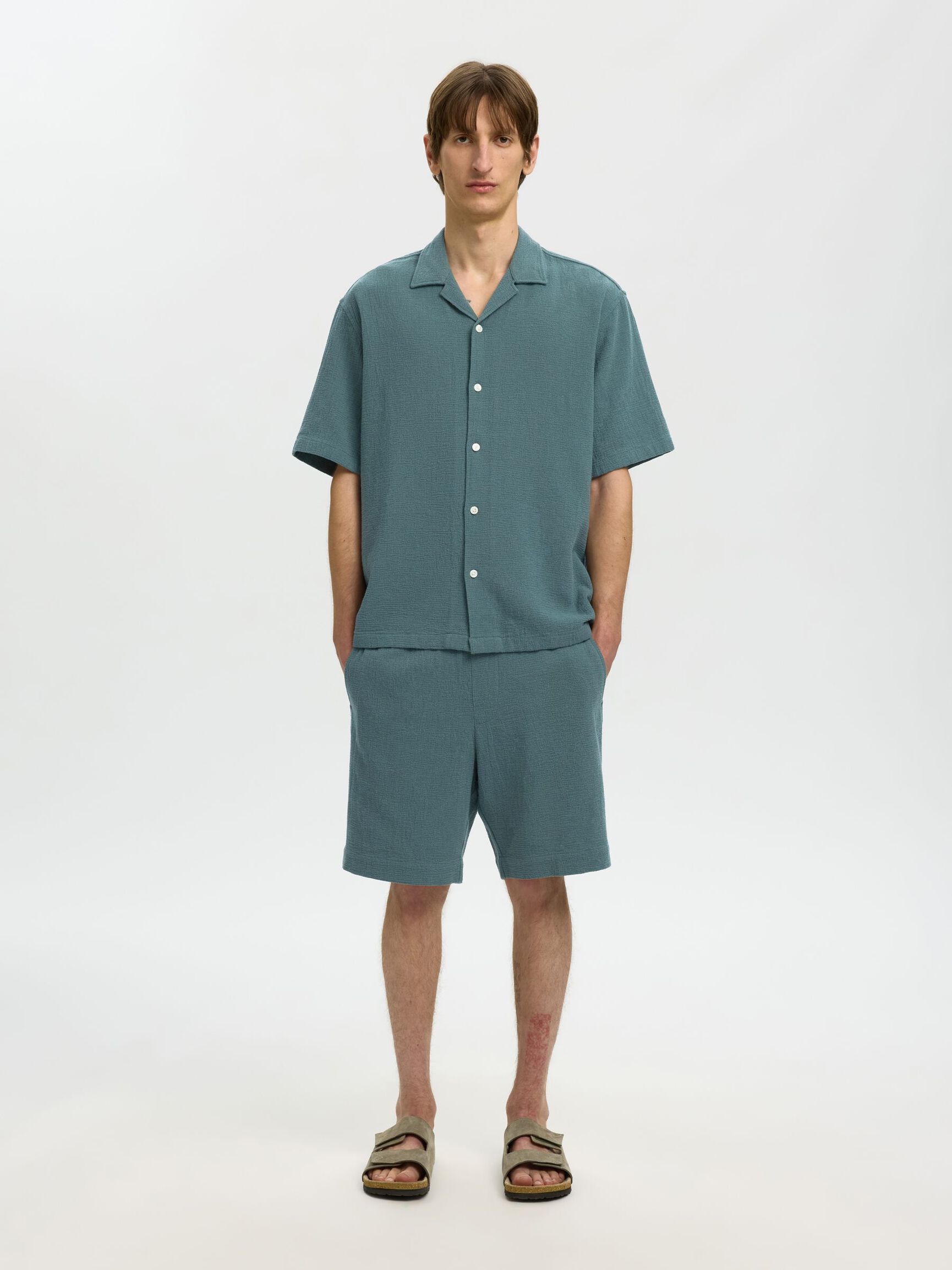 REGULAR FIT SHORTS, Balsam Green, highres