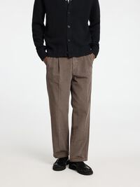 220 CORTE HOLGADO PANTALONES DE PANA, Morel, highres