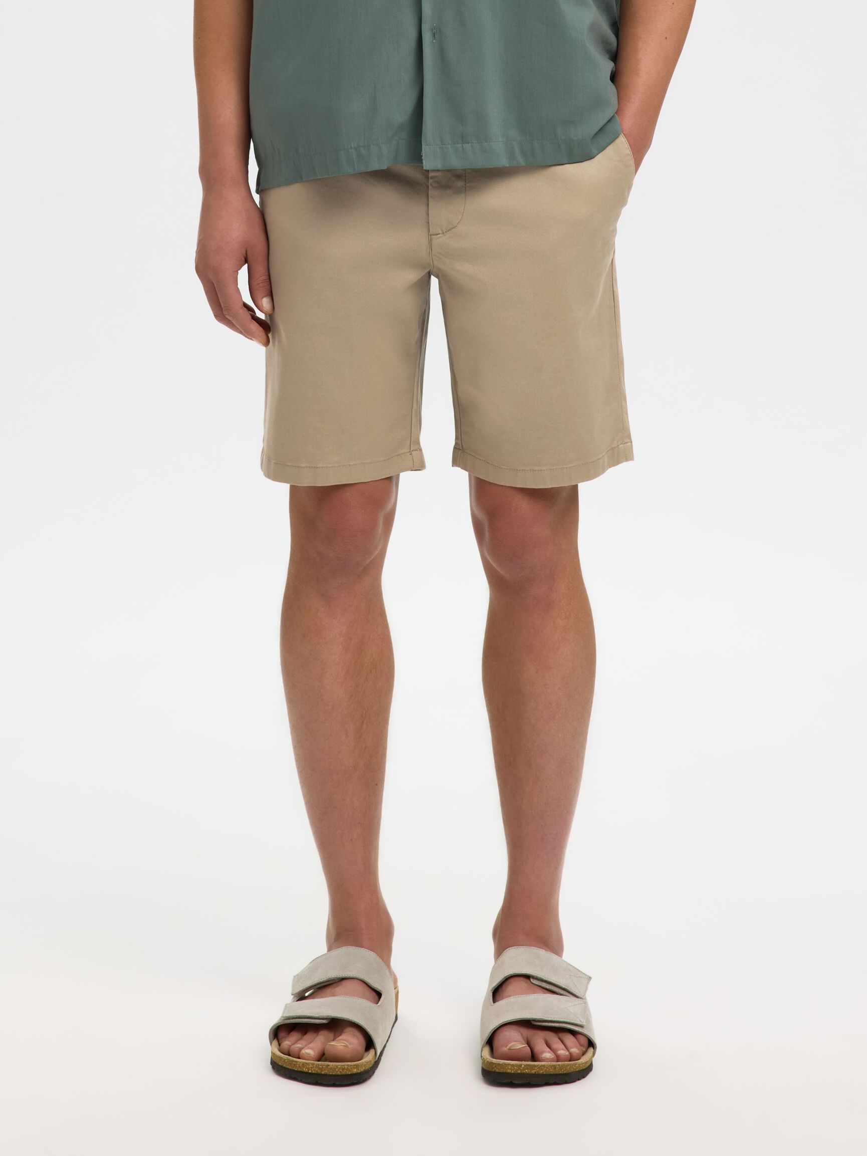 SLIM-FIT CHINOSHORTS, Greige, highres