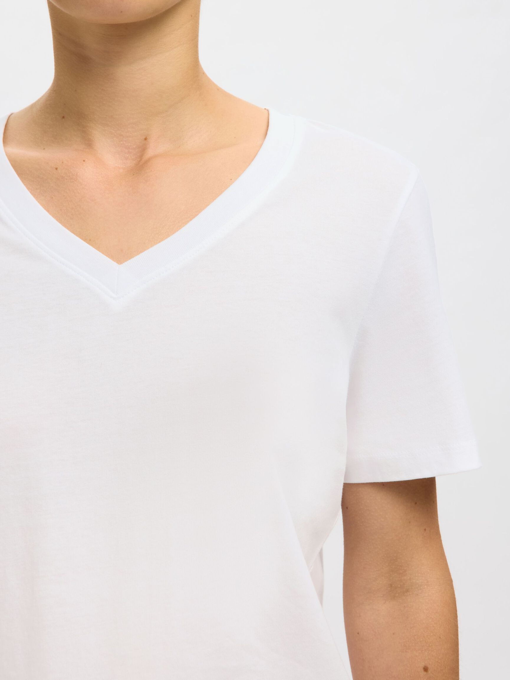 CLASSIC V-NECK T-SHIRT, Bright White, highres