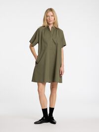 MET KORTE MOUWEN MINI JURK, Kalamata, highres