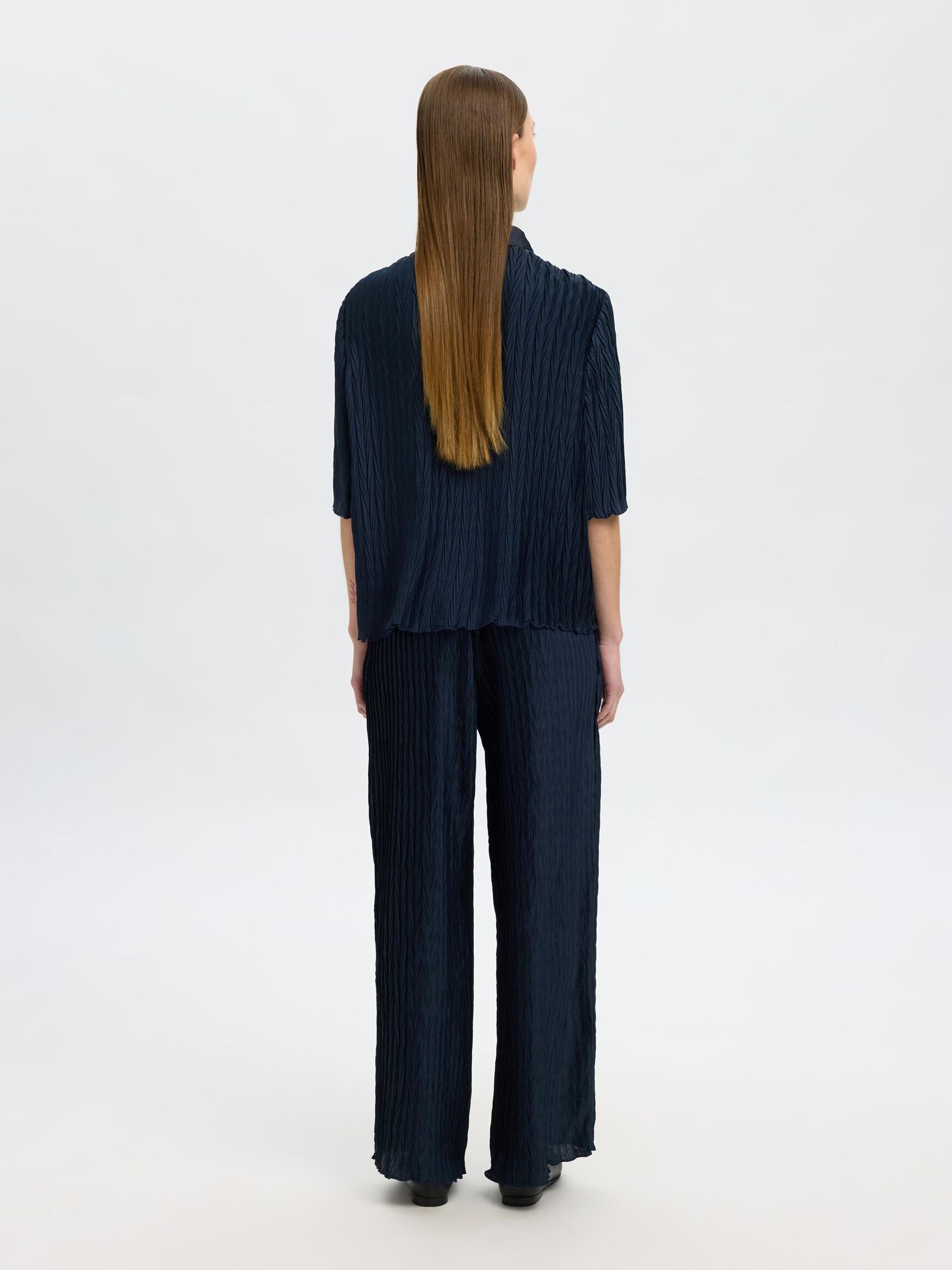 PLISSERAD BYXOR MED VIDA BEN, Dark Sapphire, highres