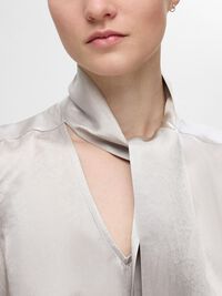 EN SATIN AVEC NŒUD AU COL TOP, Dove, highres