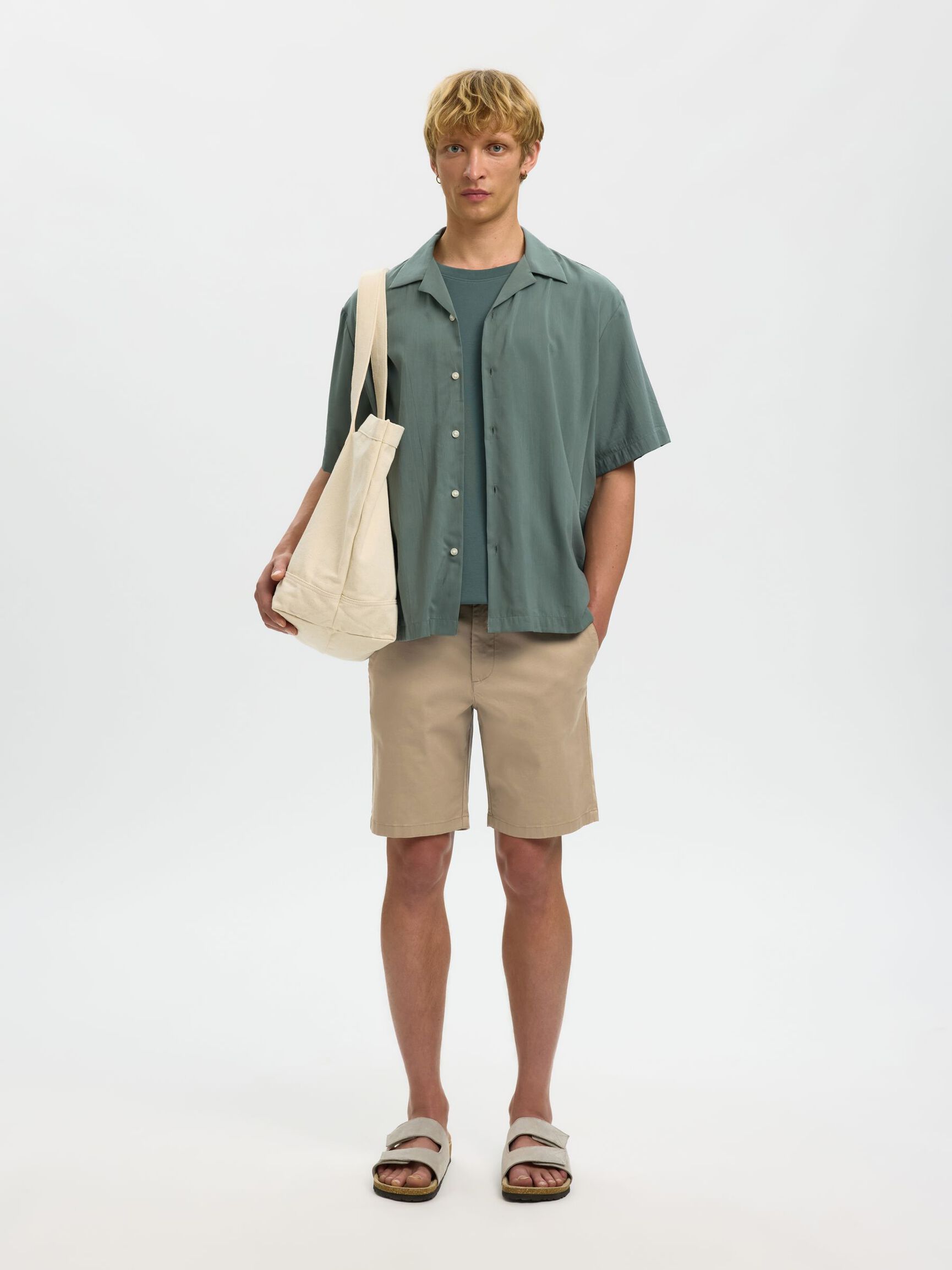 SLIM-FIT CHINOSHORTS, Greige, highres