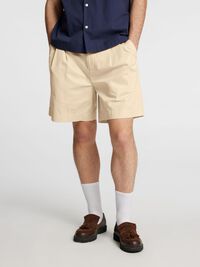 PLEATED CHINO SHORTS, Fog, highres