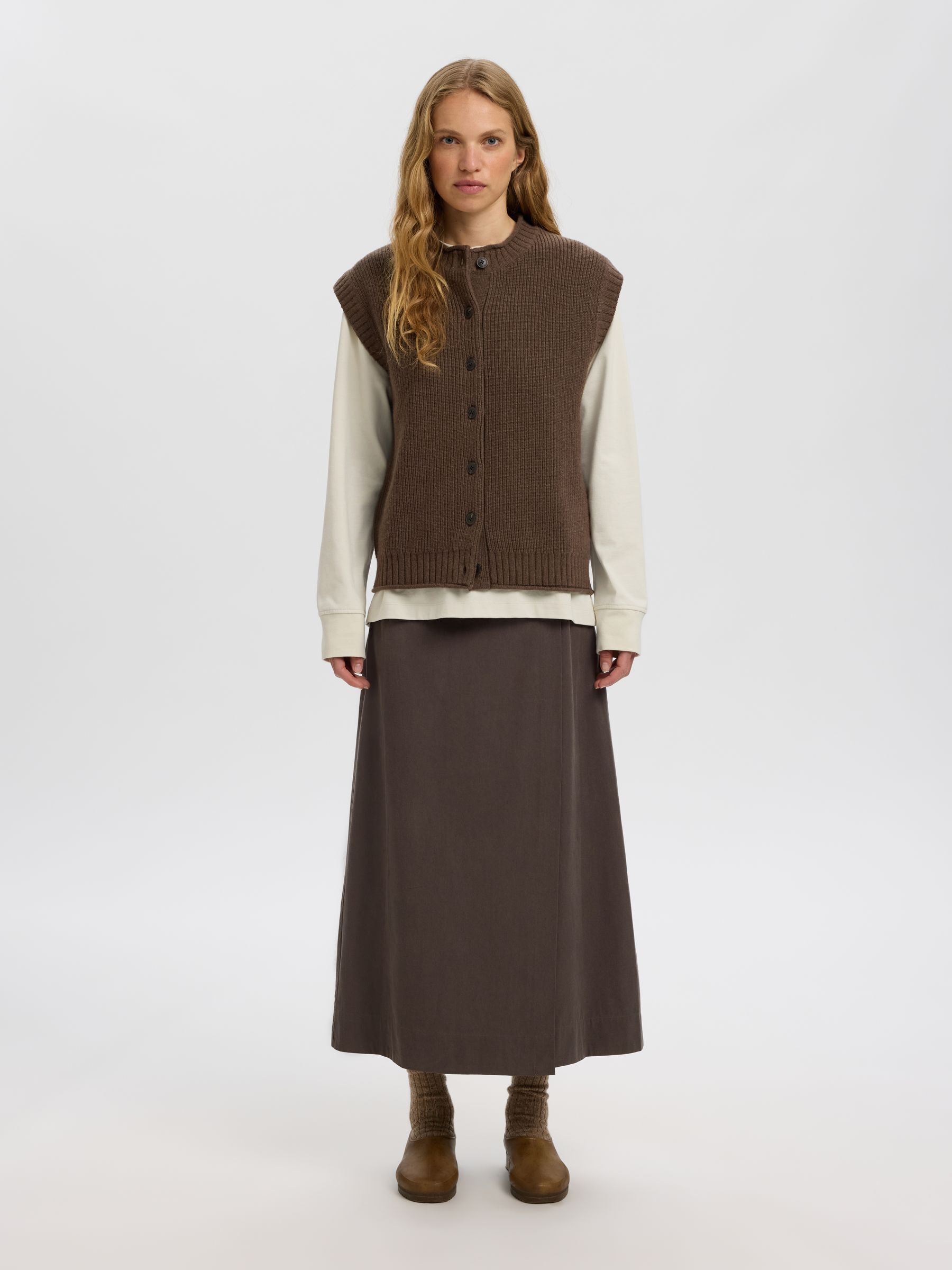 WOOL KNITTED VEST | Brown | Selected